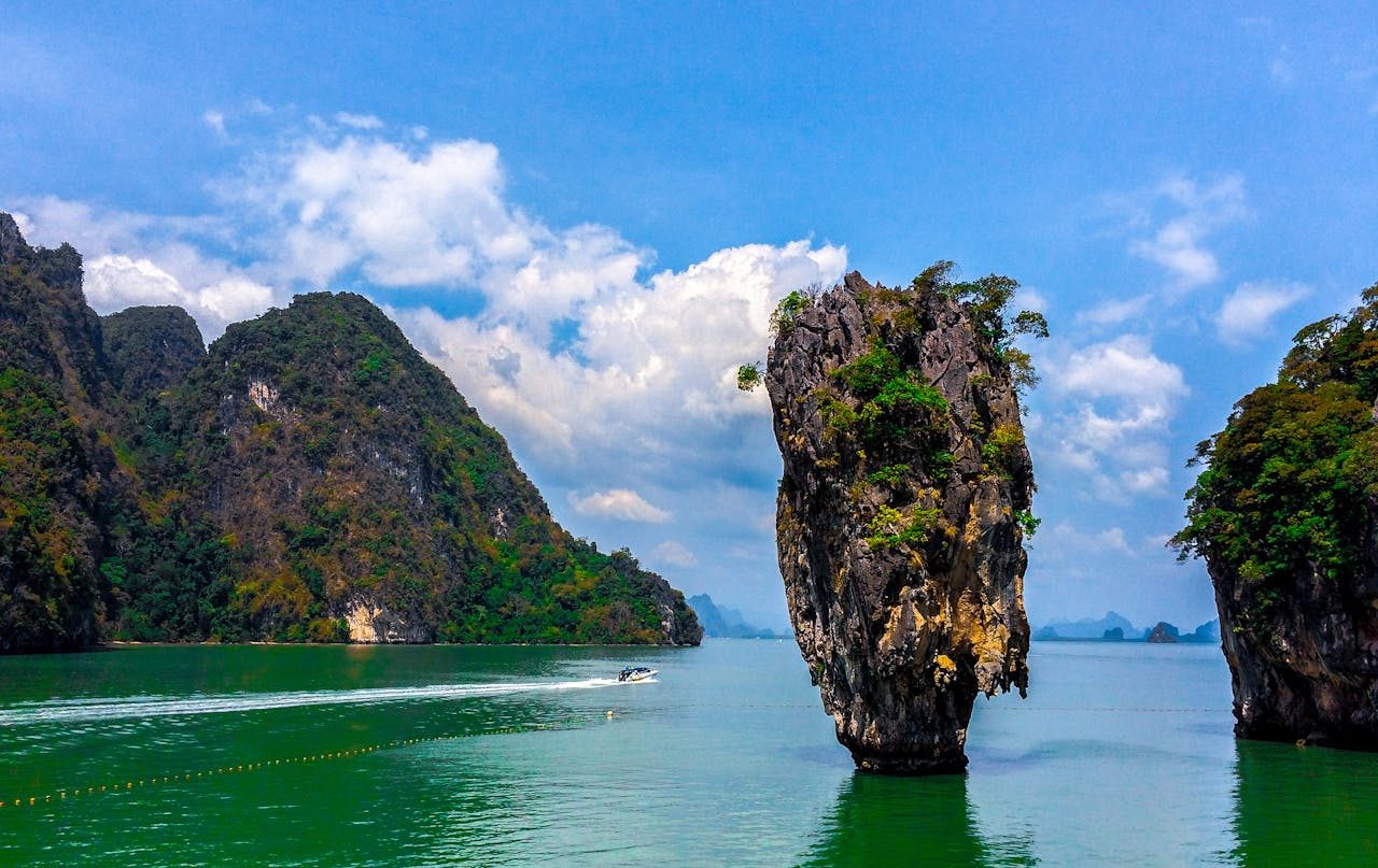 By Speedboat: James Bond Island &amp; Phang Nga Bay Canoeing Tour from Phuket